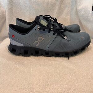 On Running Cloud x4 Shoes in Blue/Navy Size 8